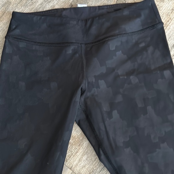 Ivivva Girl's Cropped Leggings Black Pattern Sz 12 - Picture 2 of 6